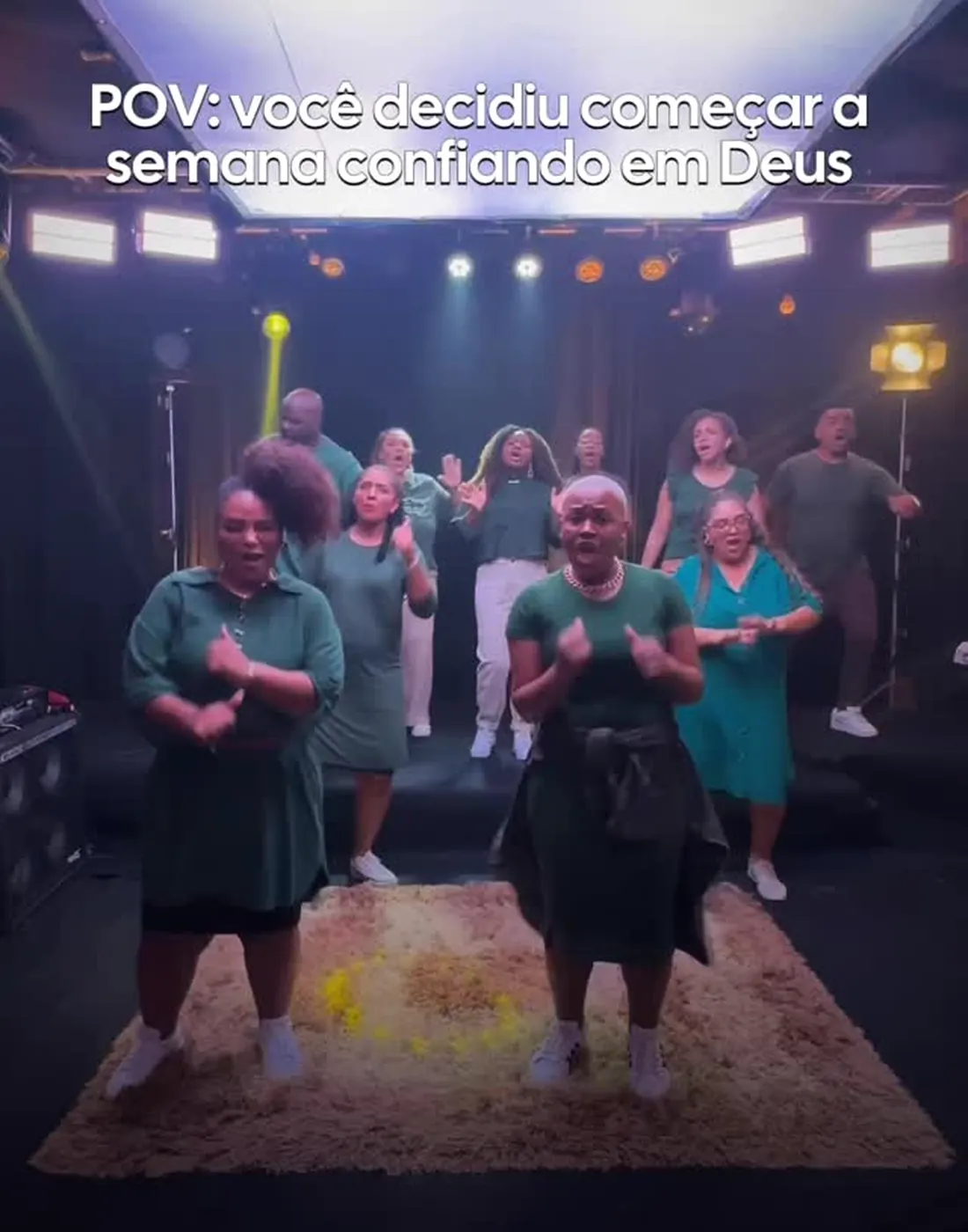 Coral NT Worship ministrando louvor na IBNT